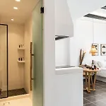Fleria Seaview Apartment *